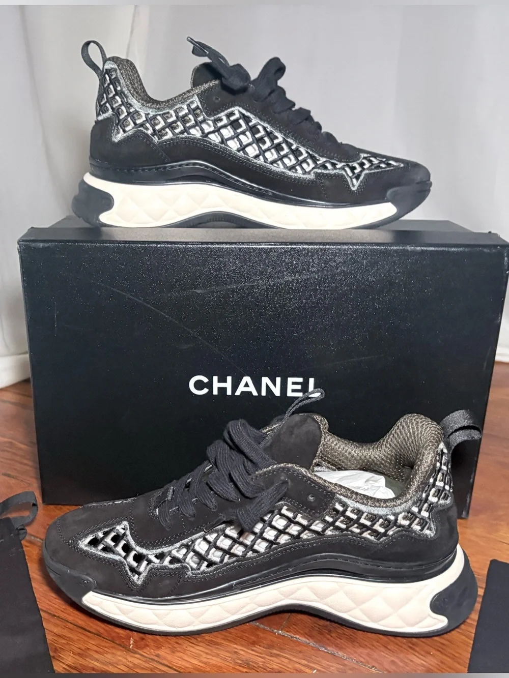 CHANEL stylish women